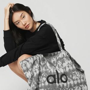 ALO Yoga Iconic Shopper Tote